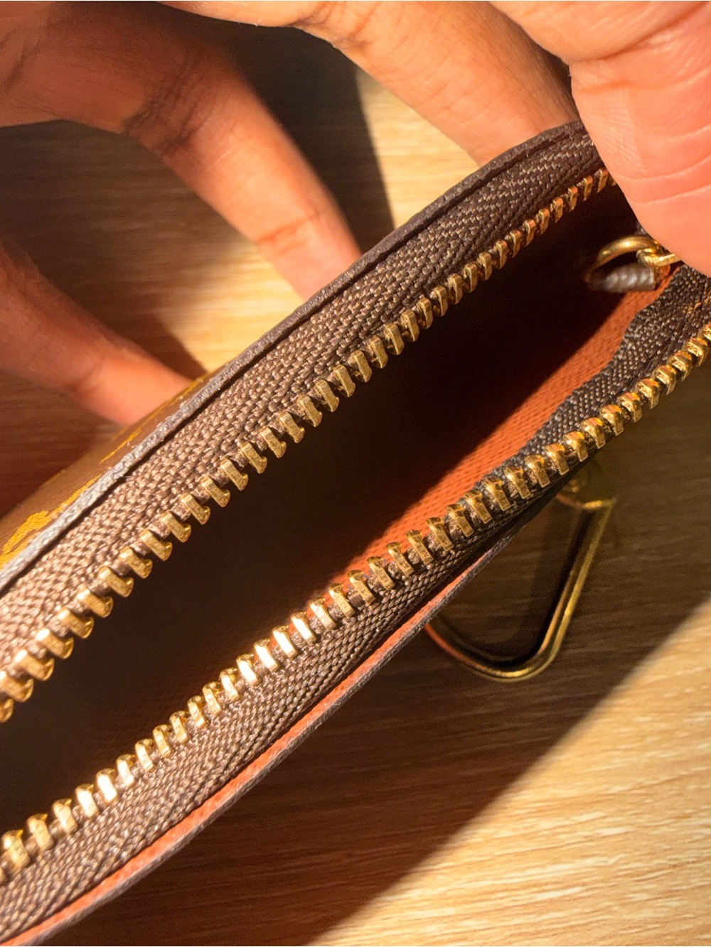 Louis Vuitton Monogram Key Pouch. - Picture 7 of 8